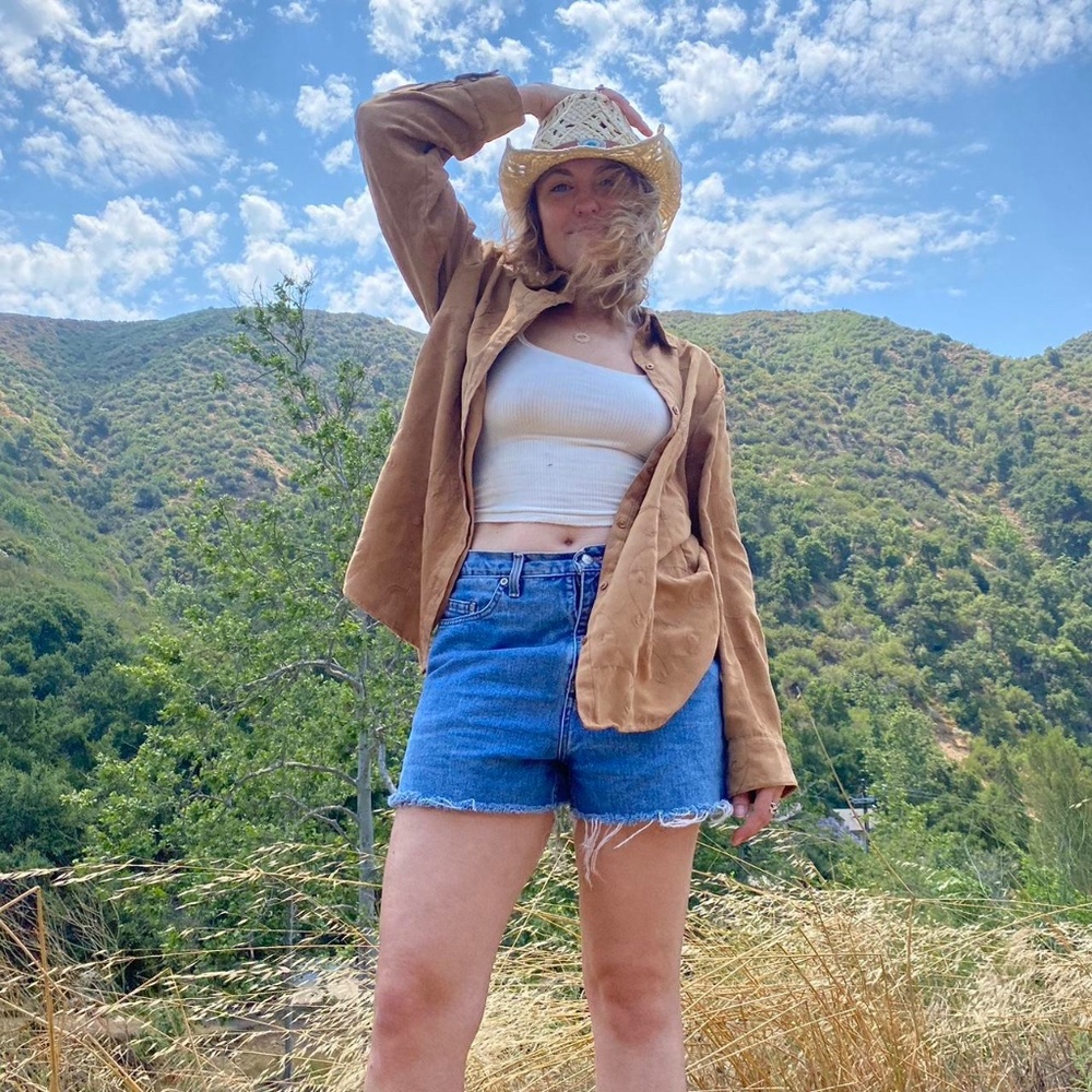 Croft and Borrow Tan Embroidered Button Down 🤎🤠